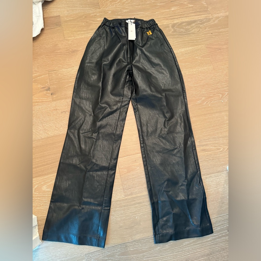 Honor The Gift Medium Black Vegan Leather Joggers. ⚡️🖤